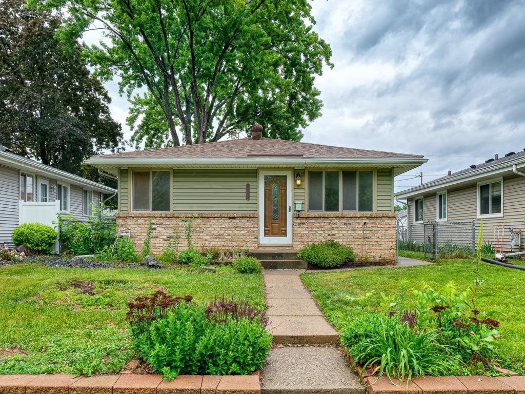Photo of 1625 Mclean Avenue, Saint Paul, MN 55106 (MLS # 7092100)