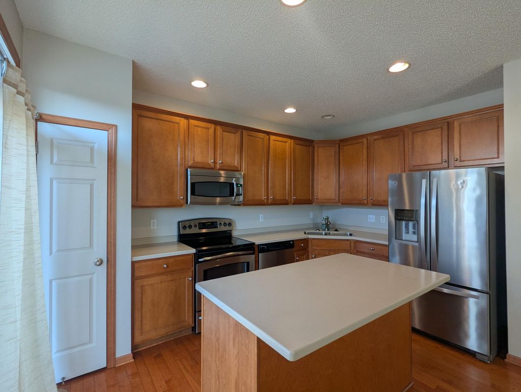 Photo of 11170 Sand Castle Drive #E, Woodbury, MN 55129 (MLS # 7040995)