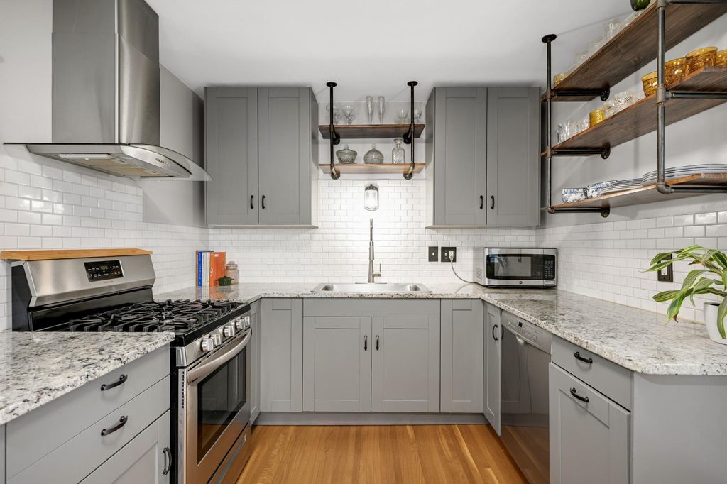 Photo of 2027 Thure Avenue, Saint Paul, MN 55116 (MLS # 6784948)