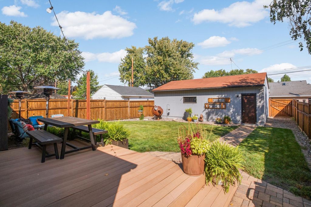 Photo of 2027 Thure Avenue, Saint Paul, MN 55116 (MLS # 6784948)