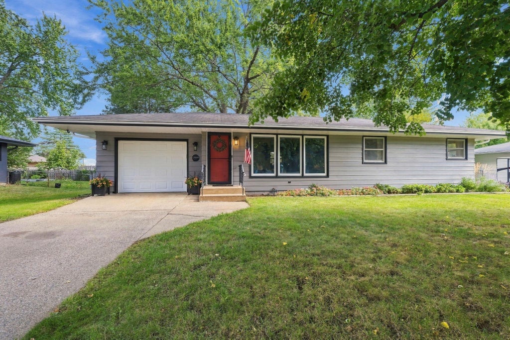 Photo of 2692 Marion Street, Roseville, MN 55113 (MLS # 7148514)
