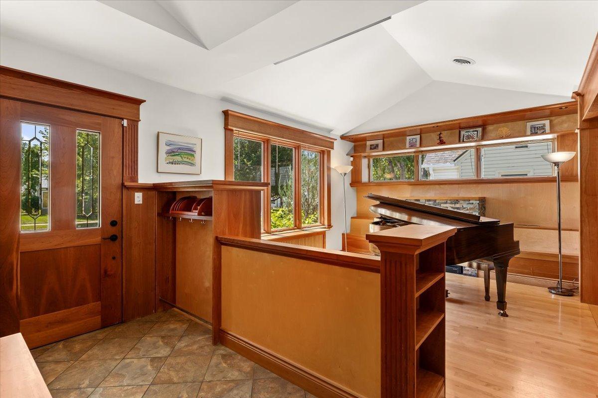 1841 W Saunders Avenue