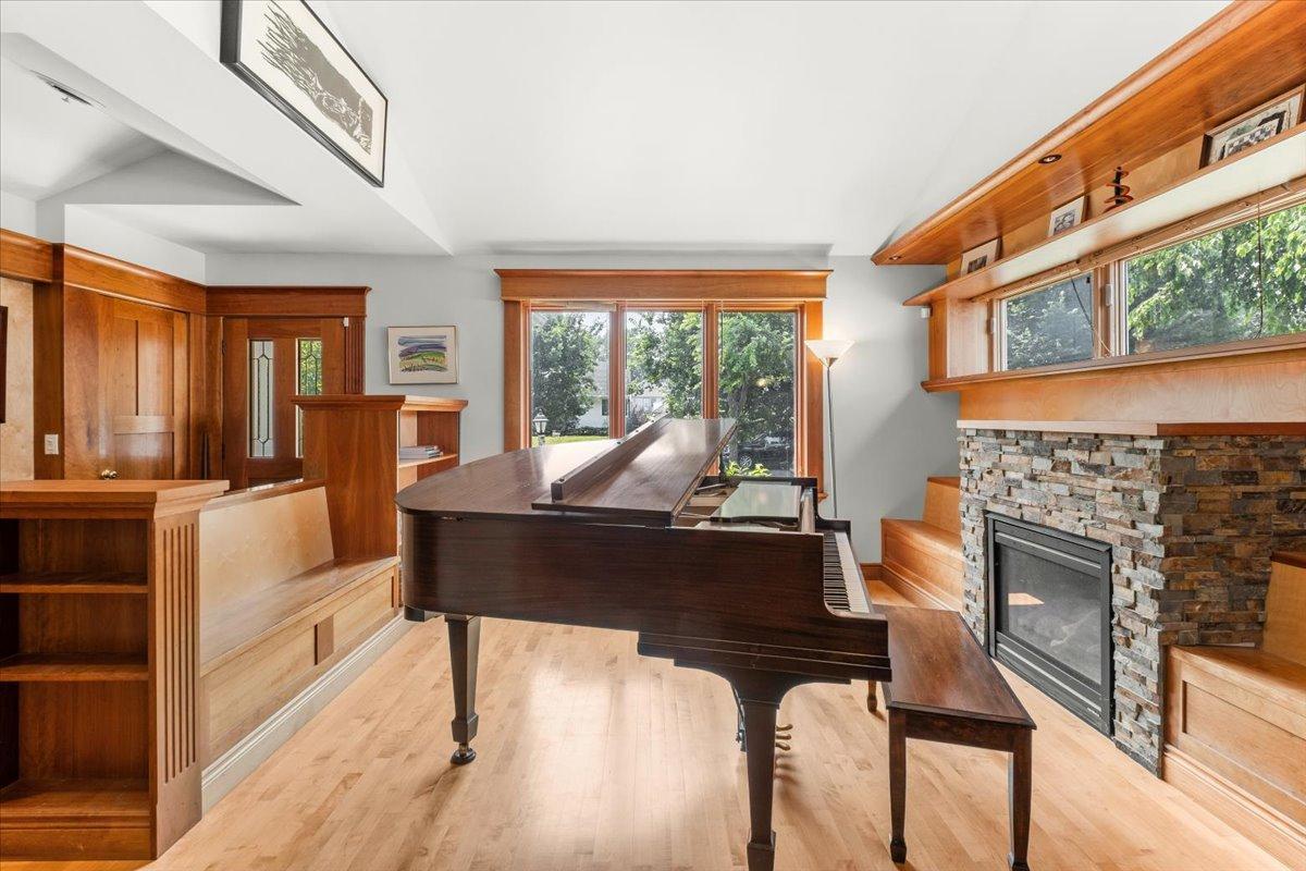 1841 W Saunders Avenue