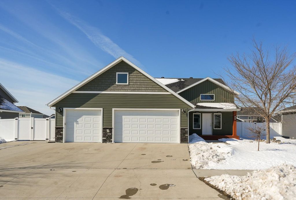 Photo of 1801 42nd Street S, Moorhead, MN 56560 (MLS # 7042504)