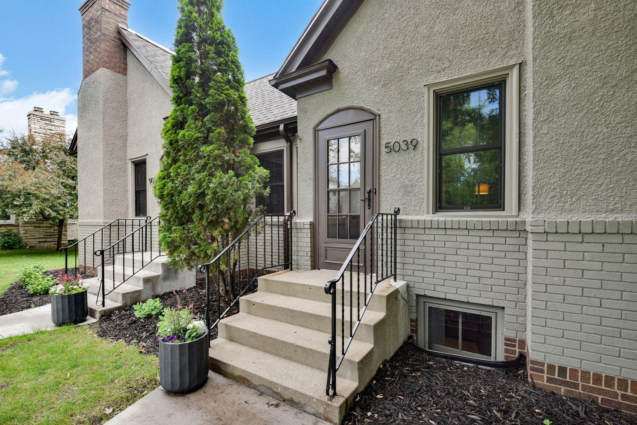 5037/5039 Abbott Avenue S