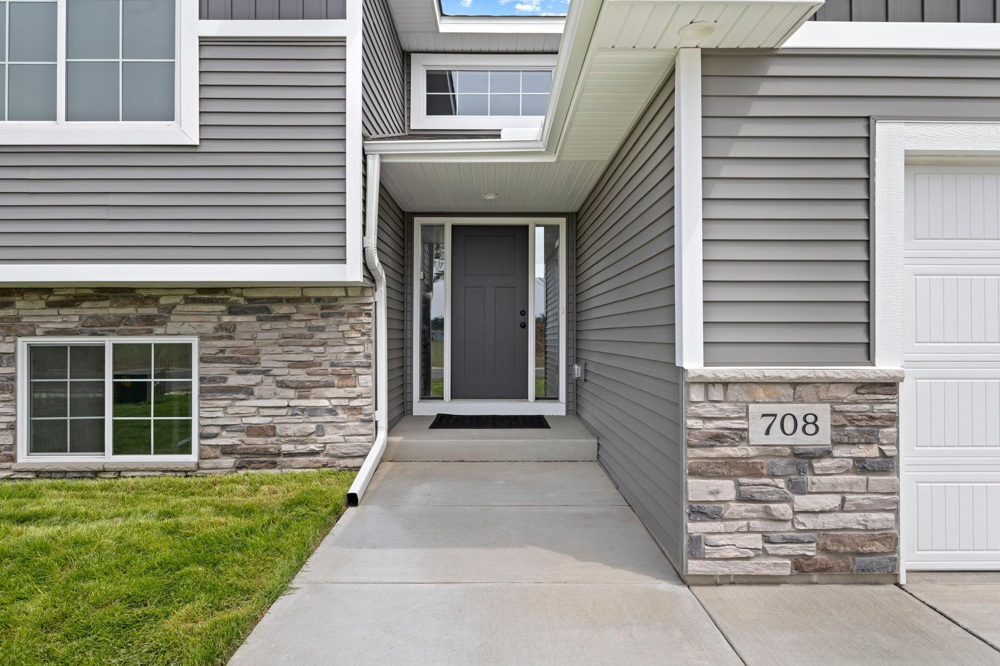 706 Margaret Lane NE