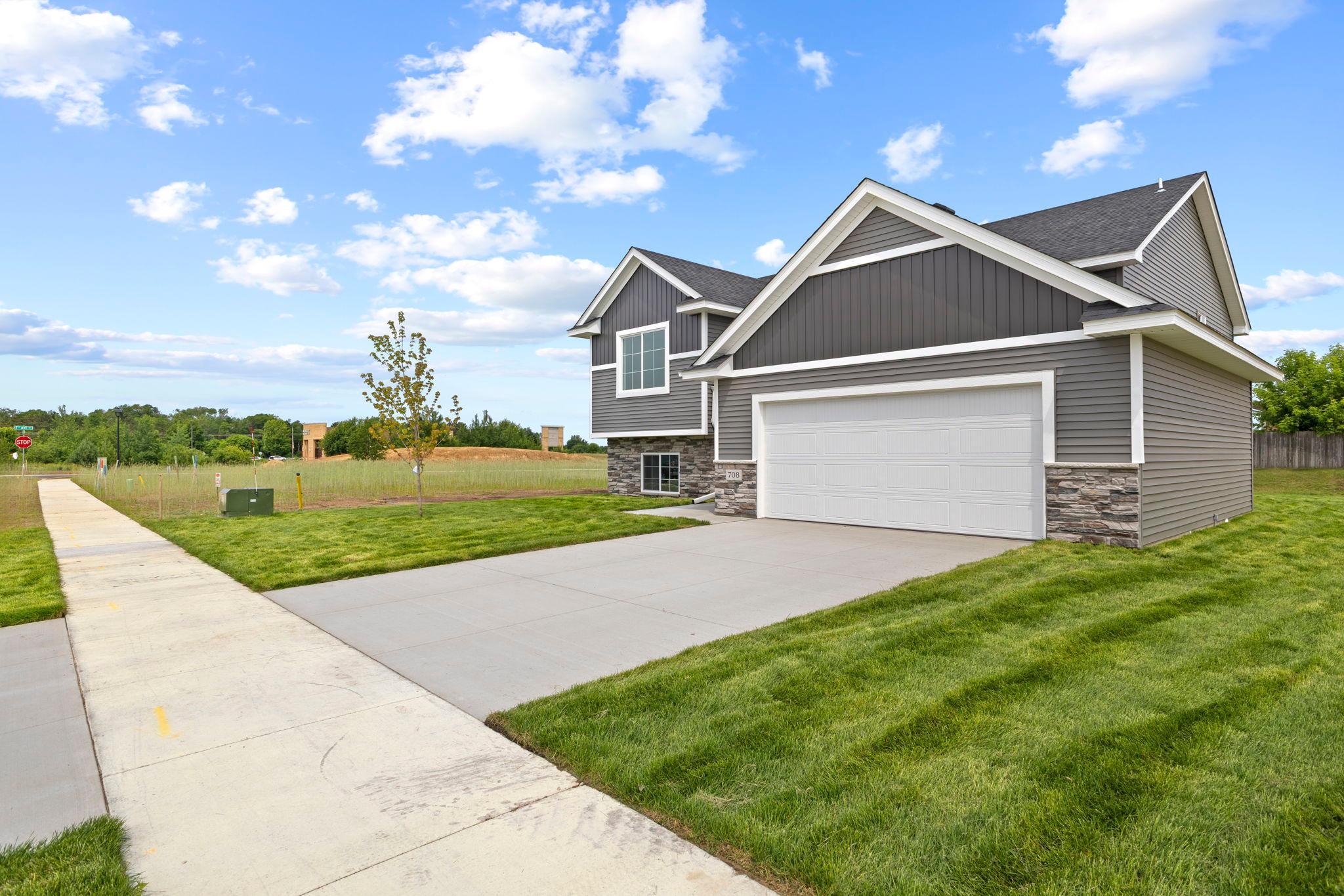 706 Margaret Lane NE