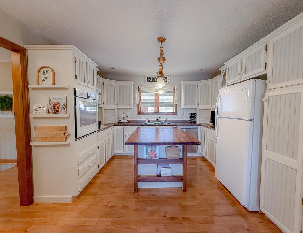 Photo of 7877 73rd Street S, Cottage Grove, MN 55016 (MLS # 7048347)