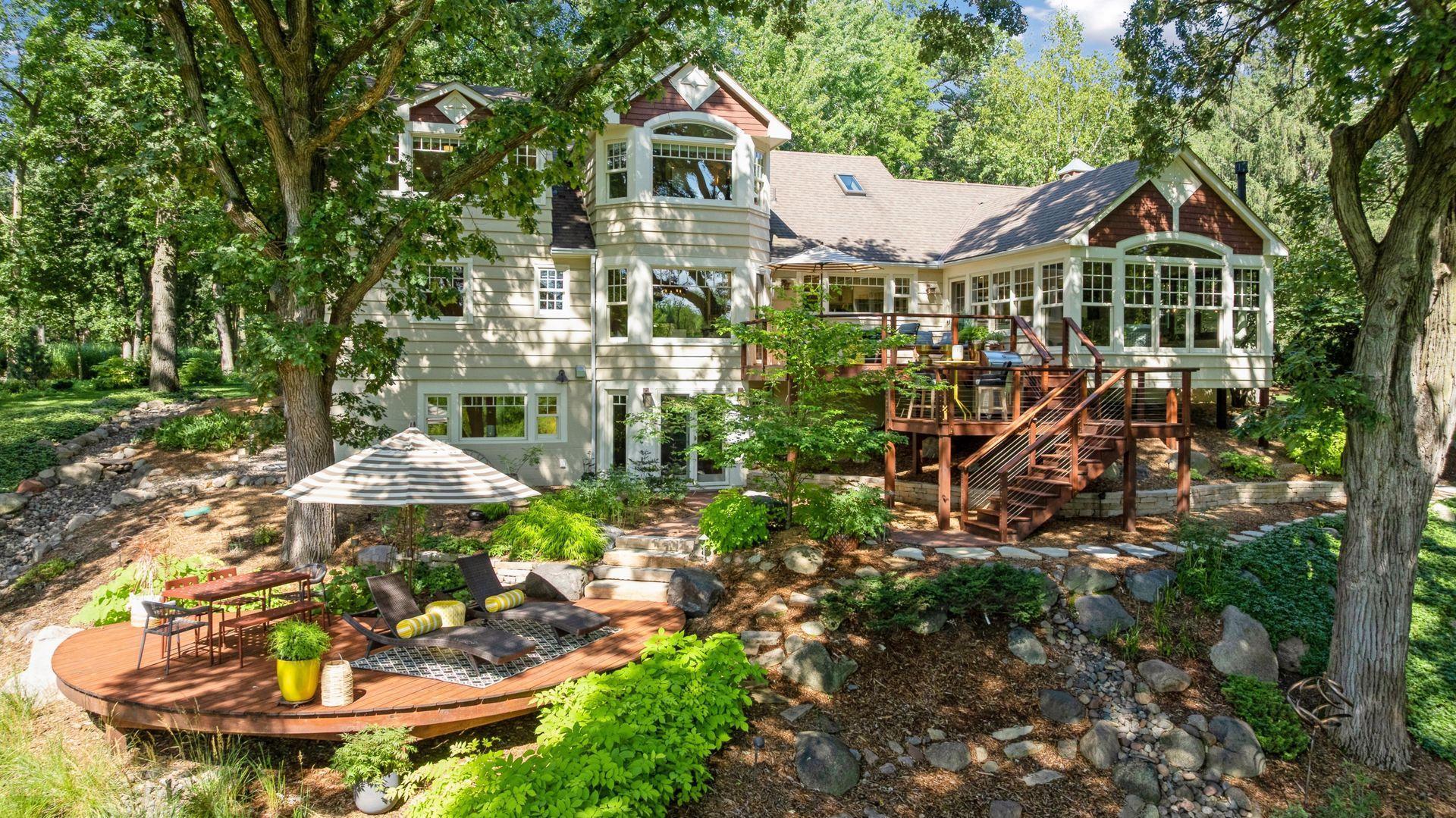 5933 Bell Circle
