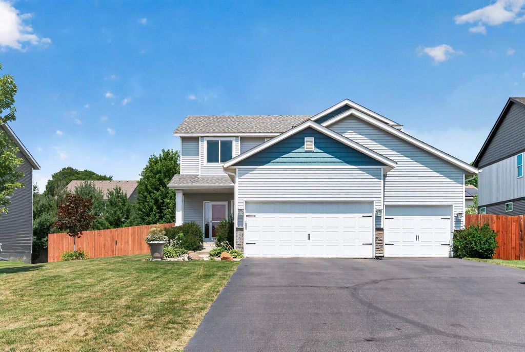 Photo of 2299 Gall Avenue, Maplewood, MN 55109 (MLS # 7111937)