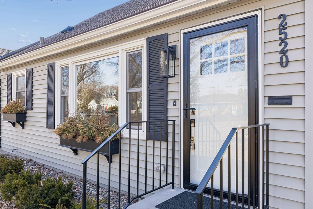 Photo of 2520 Lynn Avenue, Saint Louis Park, MN 55416 (MLS # 6822376)