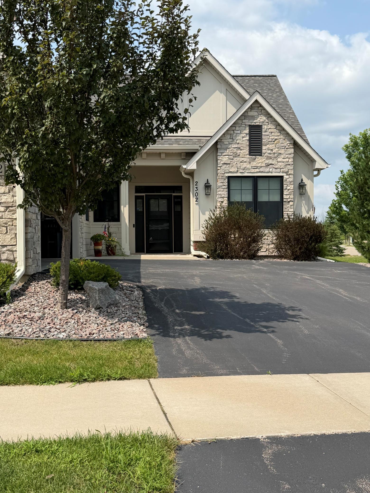 2302 Simply Living Lane