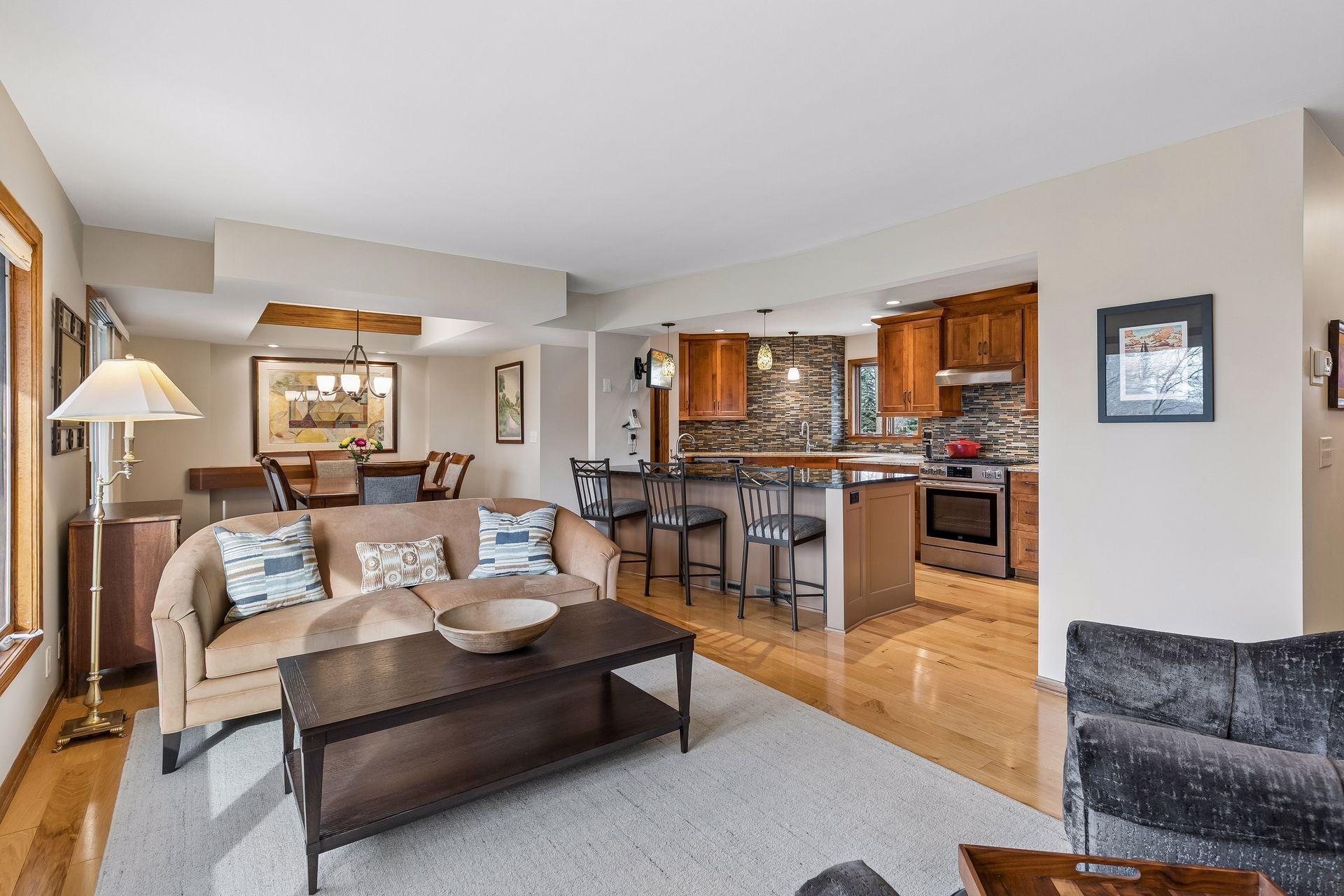 3709 W 104th Street