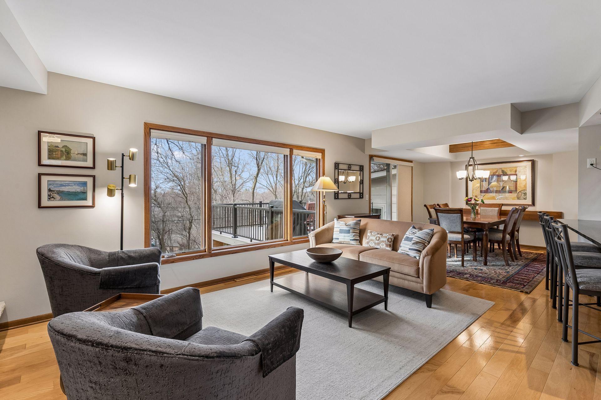 3709 W 104th Street