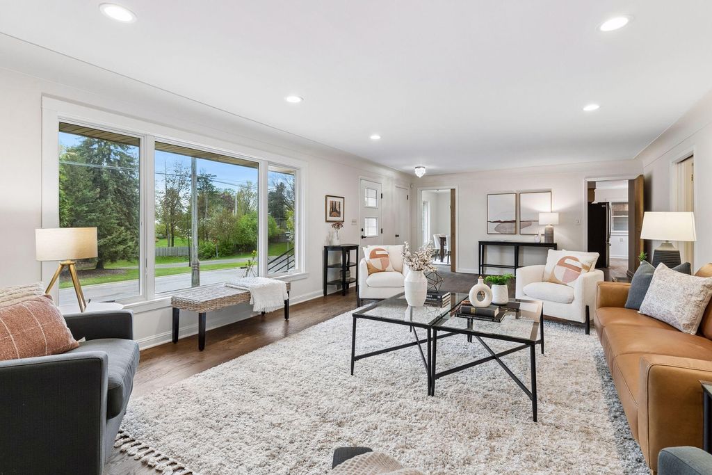Photo of 2079 Upper Saint Dennis Road, Saint Paul, MN 55116 (MLS # 7069581)