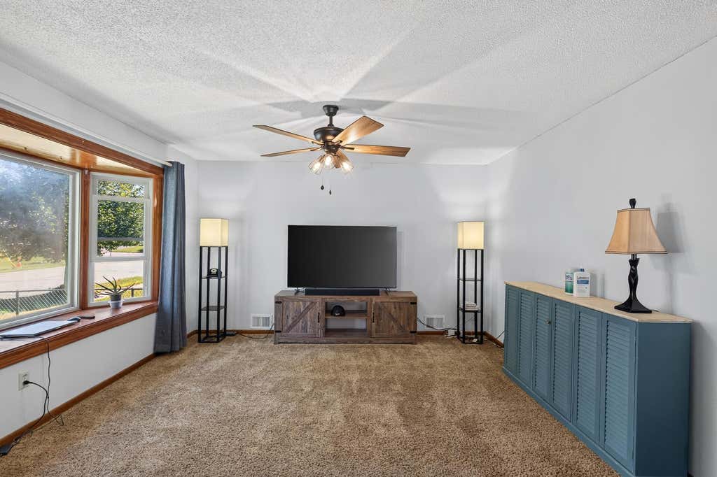 Photo of 1576 Case Avenue, Saint Paul, MN 55106 (MLS # 7097867)