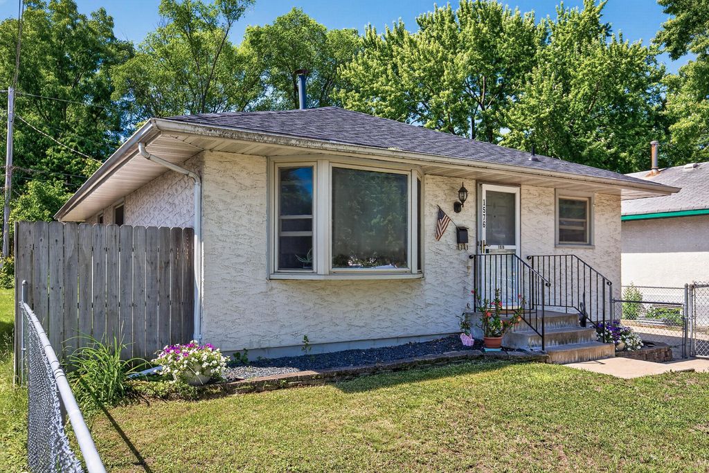 Photo of 1576 Case Avenue, Saint Paul, MN 55106 (MLS # 7097867)