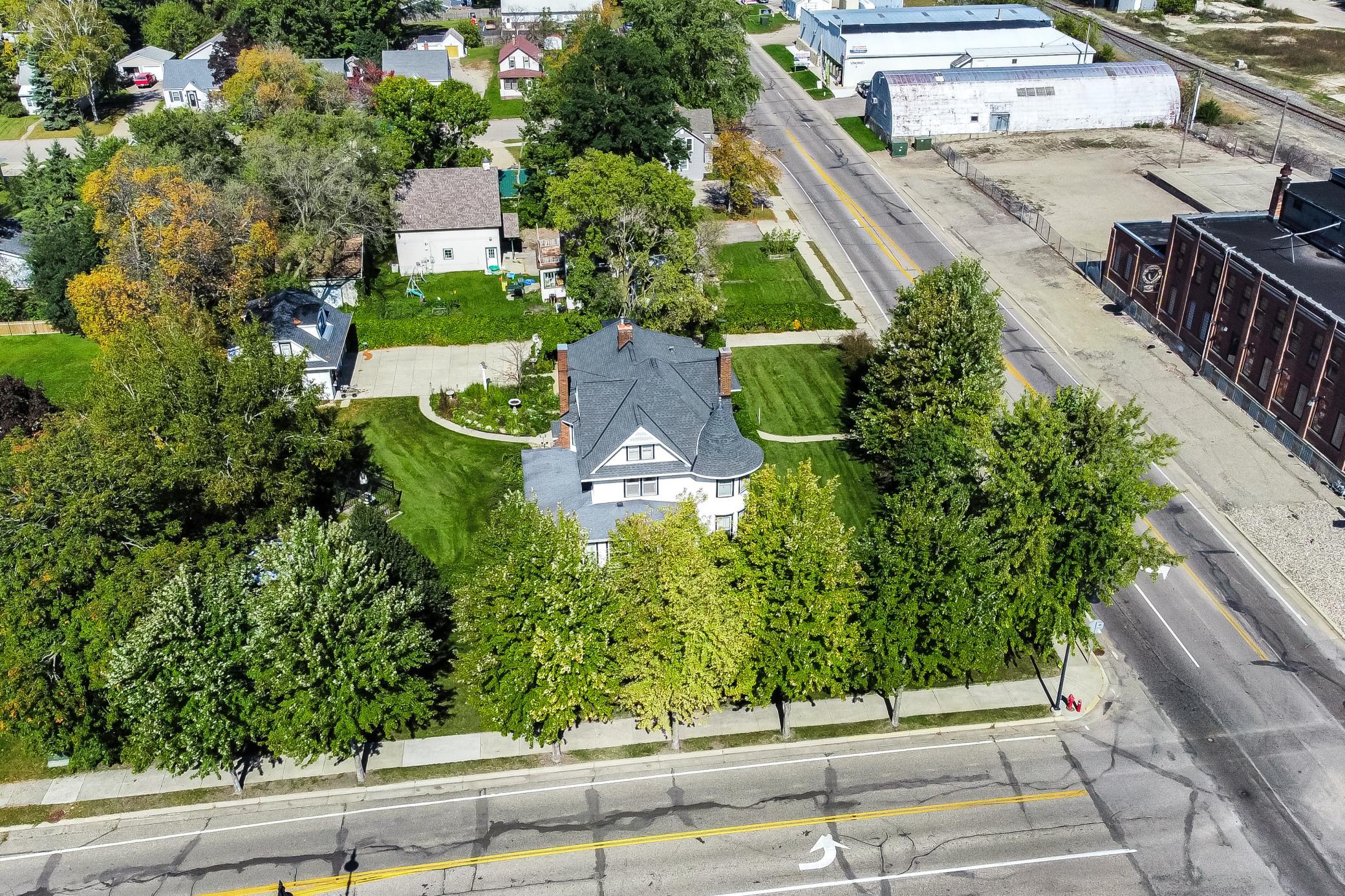 721 6th Avenue E