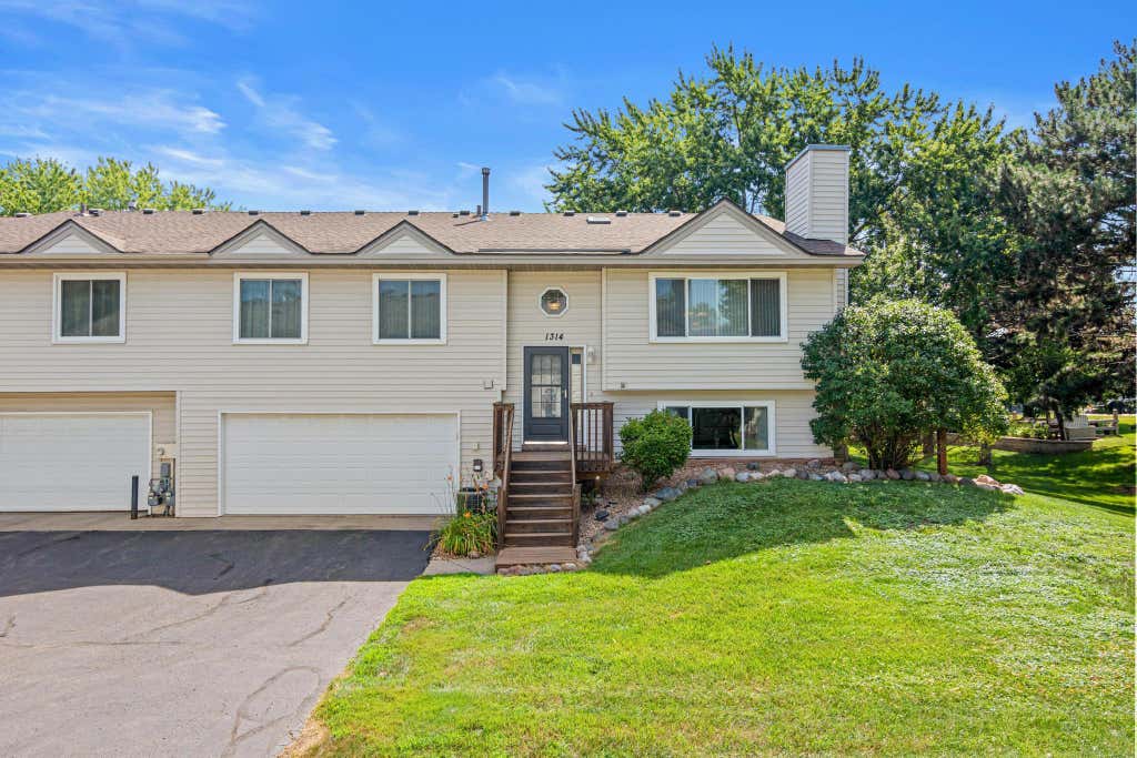 Photo of 1314 Deercliff Lane, Eagan, MN 55123 (MLS # 7111997)