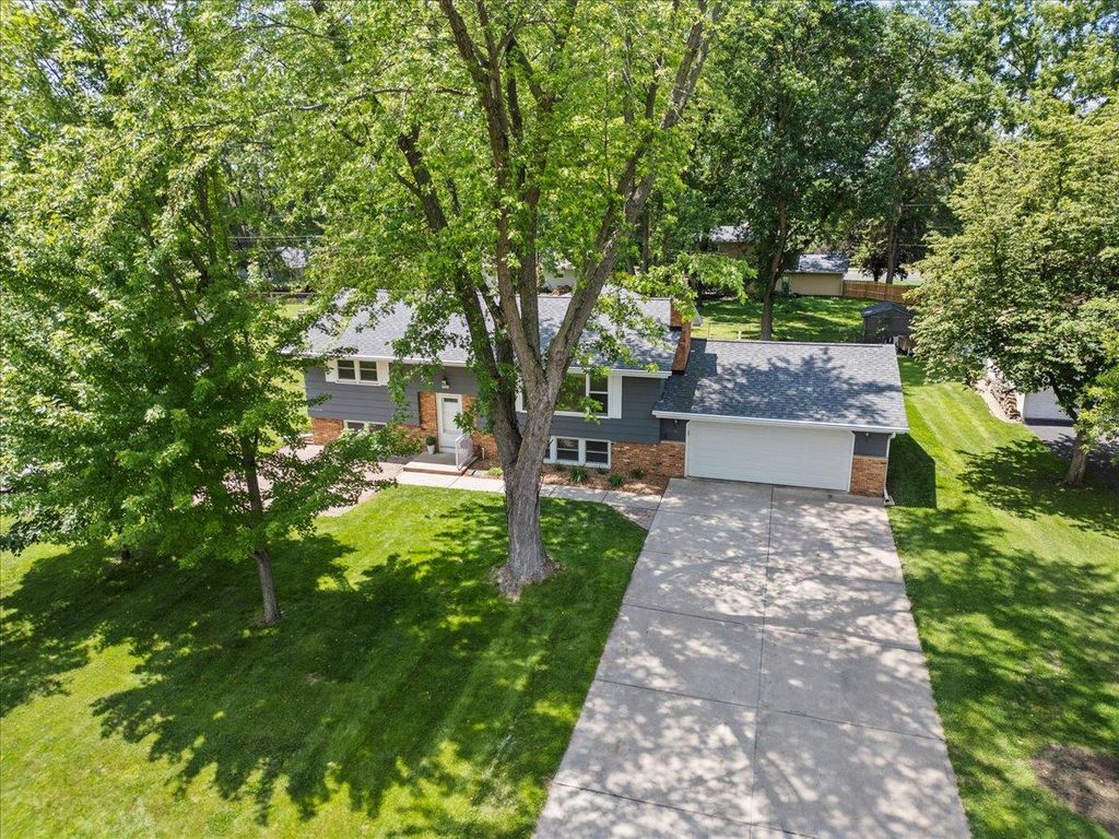 Photo of 9131 Annapolis Lane N, Maple Grove, MN 55369 (MLS # 7107801)