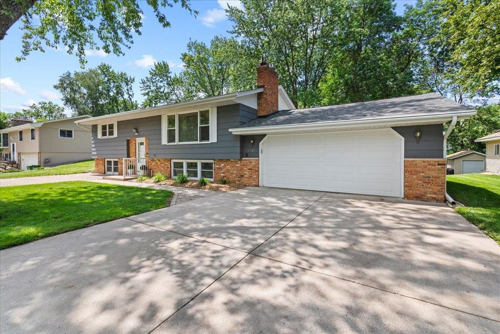 Photo of 9131 Annapolis Lane N, Maple Grove, MN 55369 (MLS # 7107801)