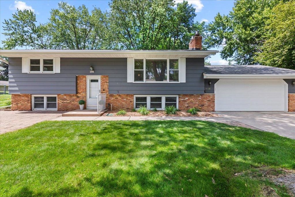 Photo of 9131 Annapolis Lane N, Maple Grove, MN 55369 (MLS # 7107801)