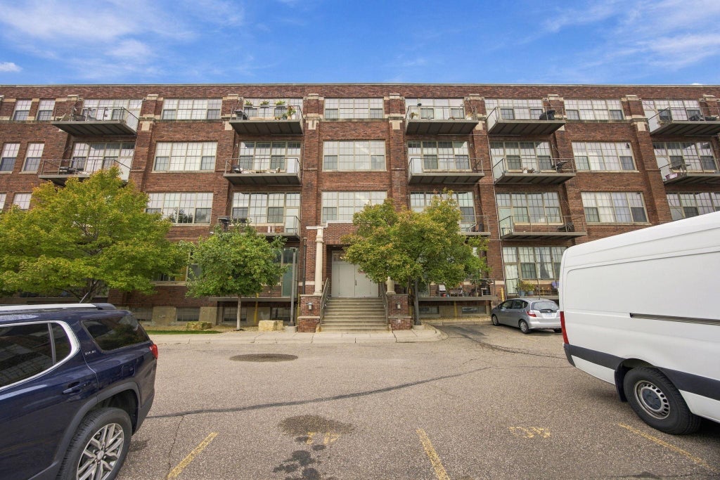 Photo of 1901 E Hennepin Avenue #303, Minneapolis, MN 55413 (MLS # 7150949)