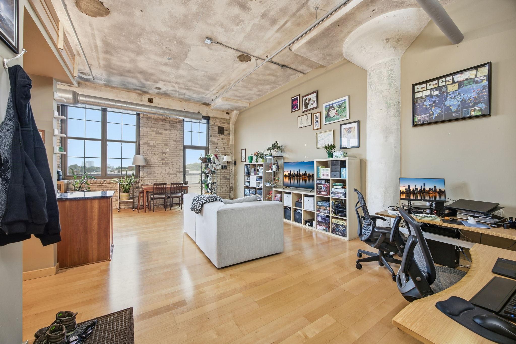 1901 E Hennepin Avenue 303