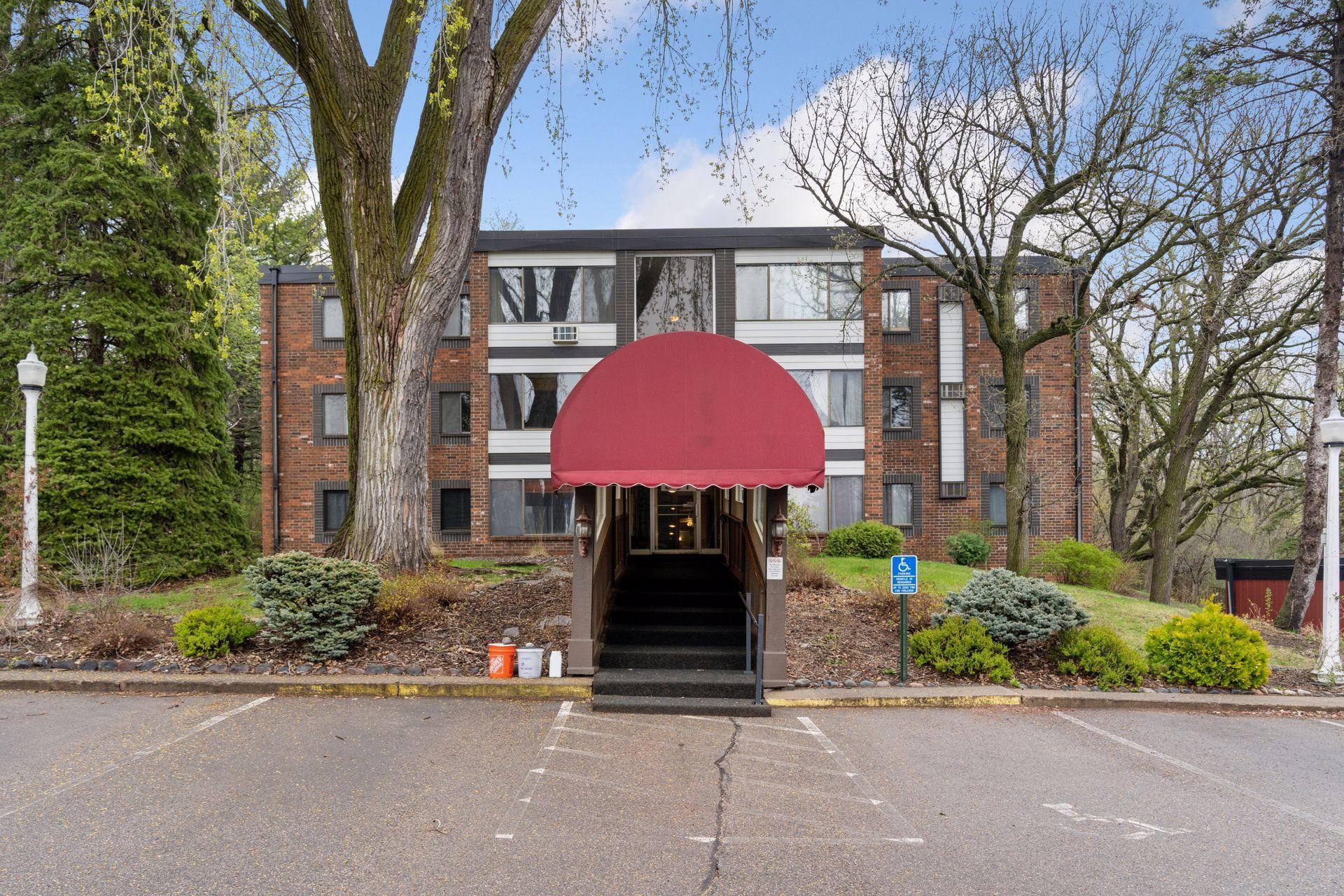 3076 Lexington Avenue N A6