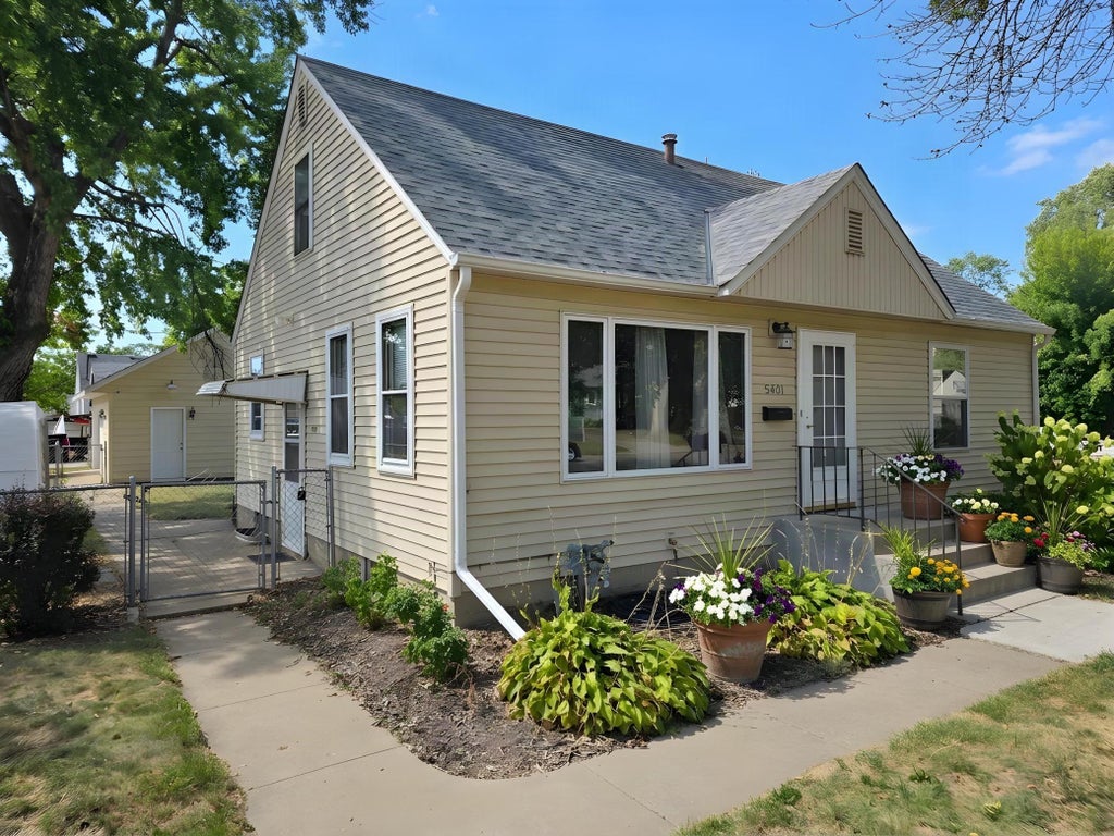Photo of 5401 Dupont Avenue N, Brooklyn Center, MN 55430 (MLS # 7142765)