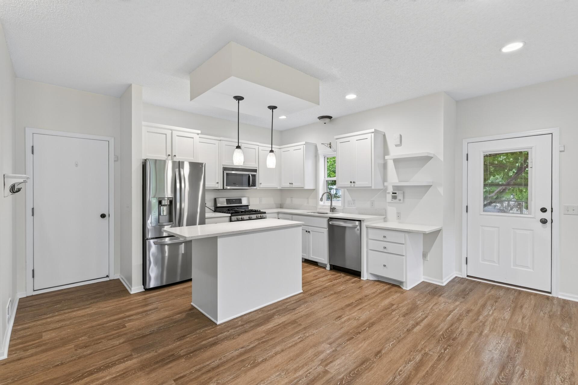 1548 Legacy Parkway E