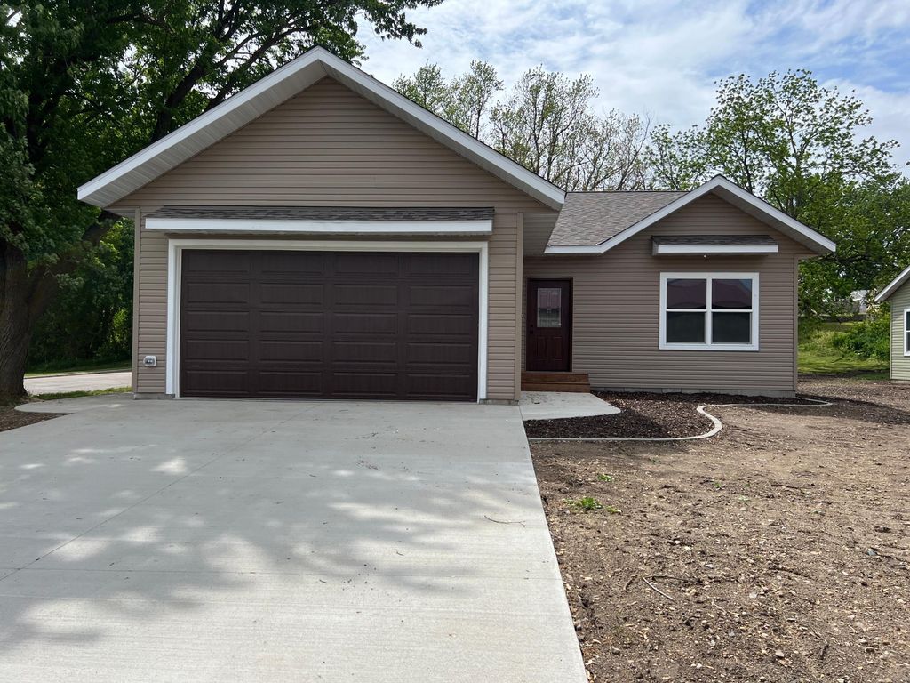 Photo of 828 Spark Avenue, Albert Lea, MN 56007 (MLS # 7079777)