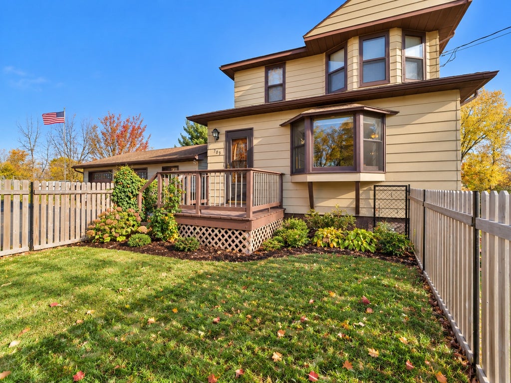 Photo of 709 Lindbergh Drive S, Little Falls, MN 56345 (MLS # 7161138)