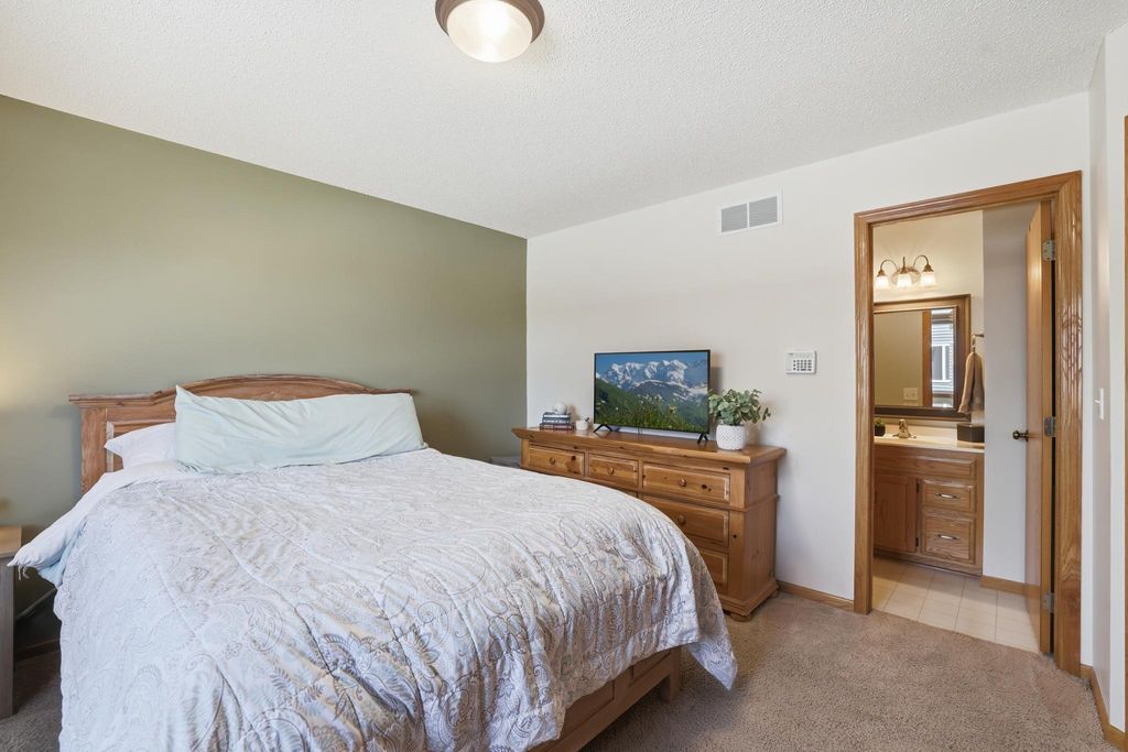 Photo of 936 S Chestnut Street, Belle Plaine, MN 56011 (MLS # 7044703)