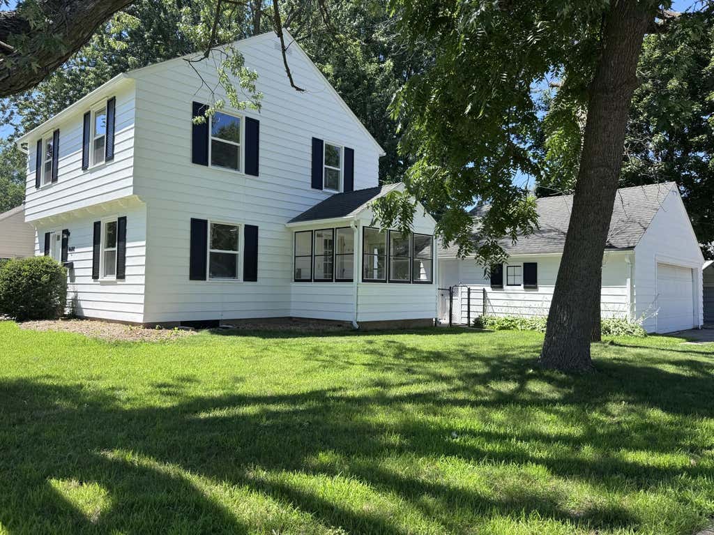 Photo of 1600 4th Avenue SW, Austin, MN 55912 (MLS # 7119376)