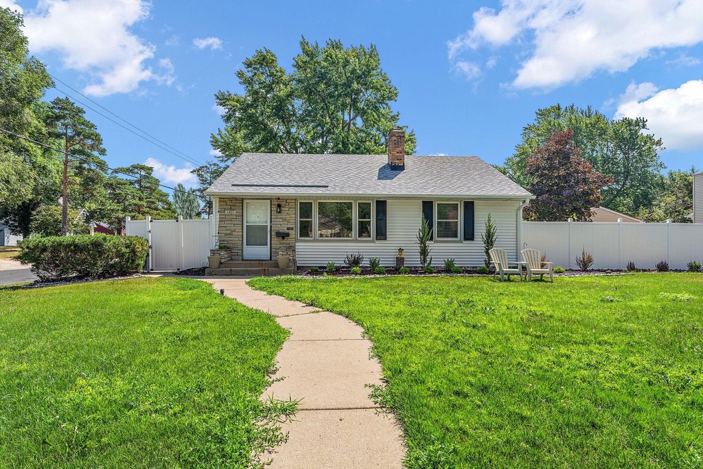 Photo of 1401 Nevada Avenue S, Saint Louis Park, MN 55426 (MLS # 7018627)