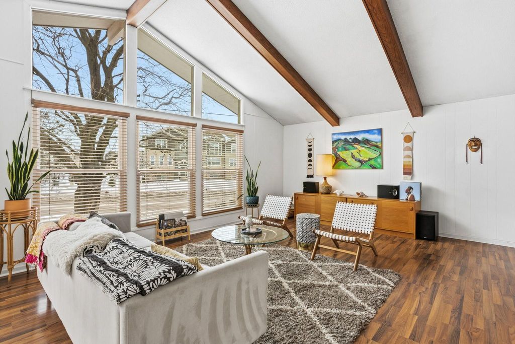 Photo of 1560 Oakdale Avenue, West Saint Paul, MN 55118 (MLS # 7016994)