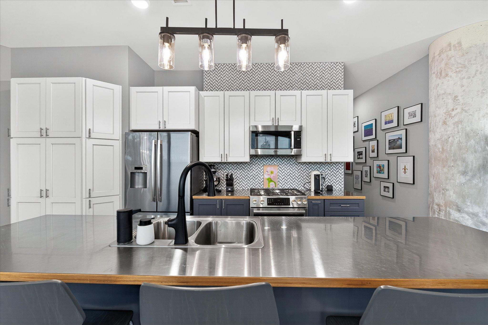 5601 Smetana Drive 213