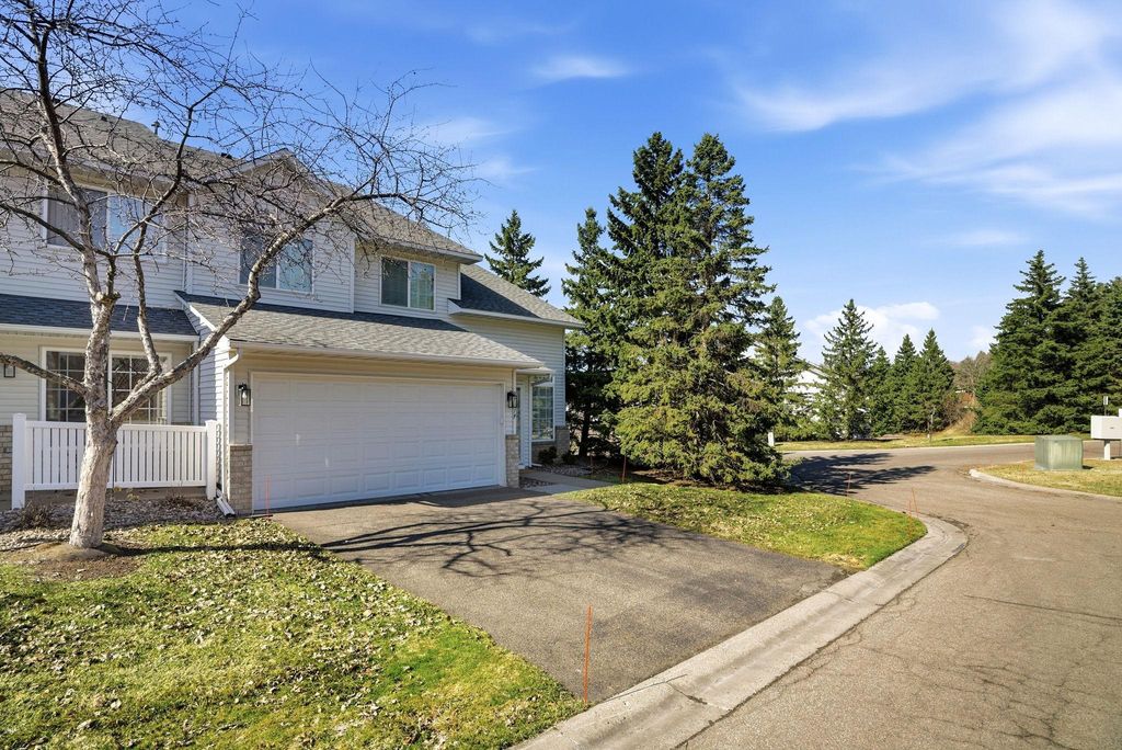 Photo of 8731 Quarry Ridge Lane #F, Woodbury, MN 55125 (MLS # 7035313)