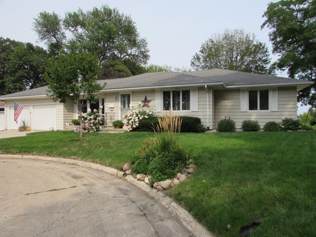 Photo of 1317 Beach Place, Fairmont, MN 56031 (MLS # 6752561)