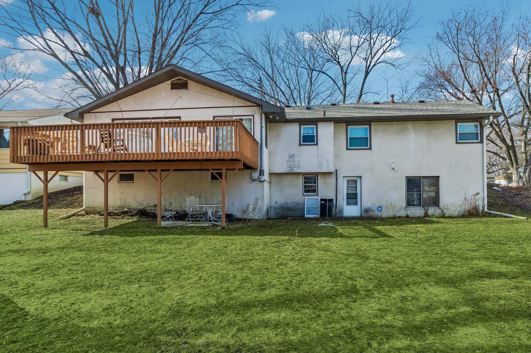 5318 Quebec Avenue N