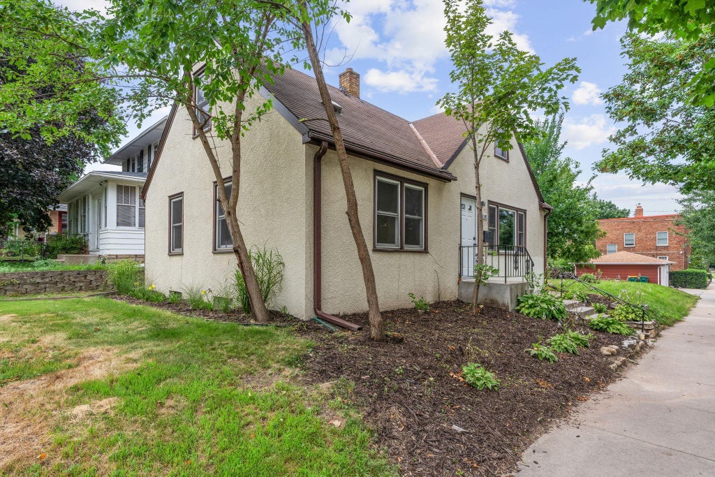 Photo of 1181 Duluth Street, Saint Paul, MN 55106 (MLS # 7113228)