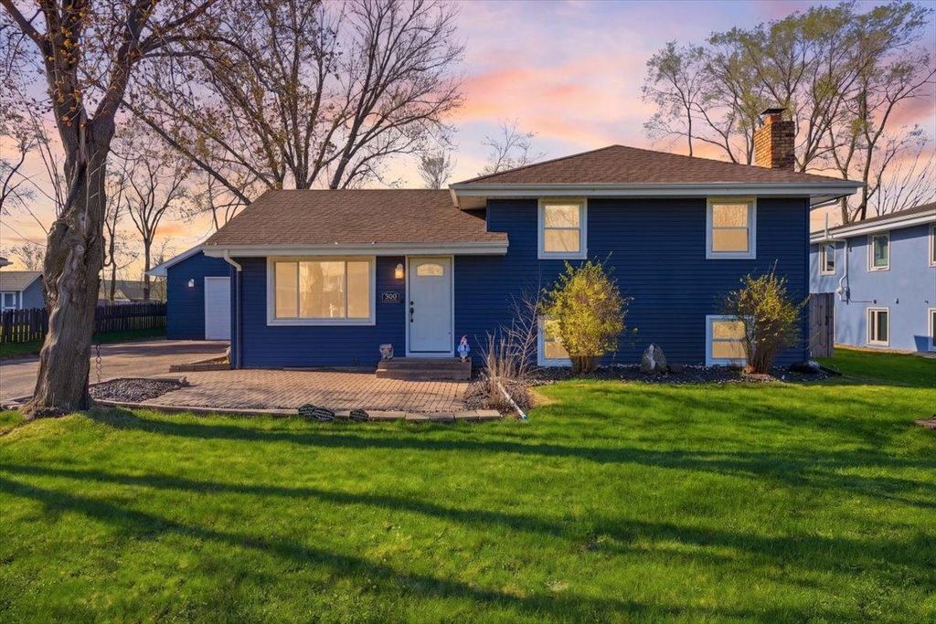 Photo of 3606 Upper 149th Street W, Rosemount, MN 55068 (MLS # 7057068)