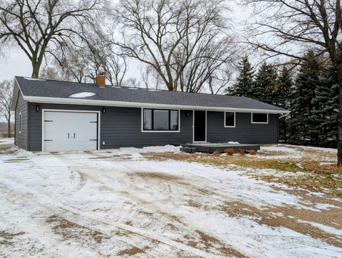 Photo of 6005 30th Avenue SW, Montevideo, MN 56265 (MLS # 7005111)