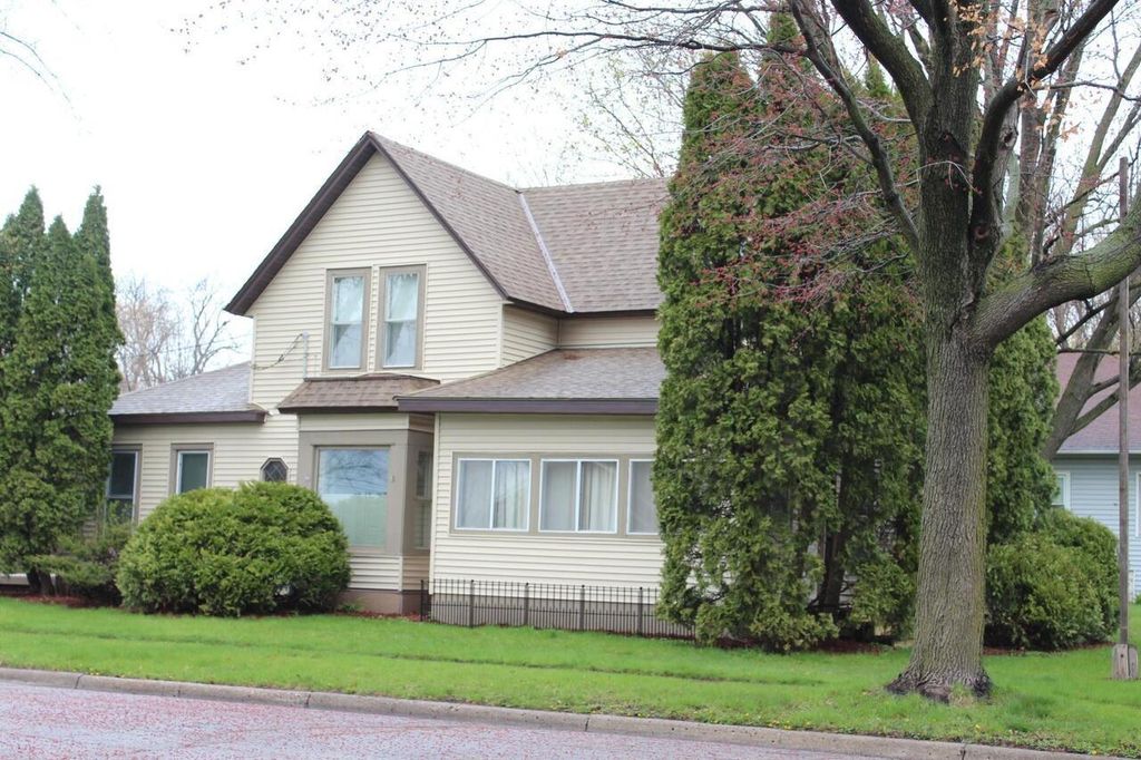 Photo of 1407 Desoto Avenue N, Glencoe, MN 55336 (MLS # 6826730)