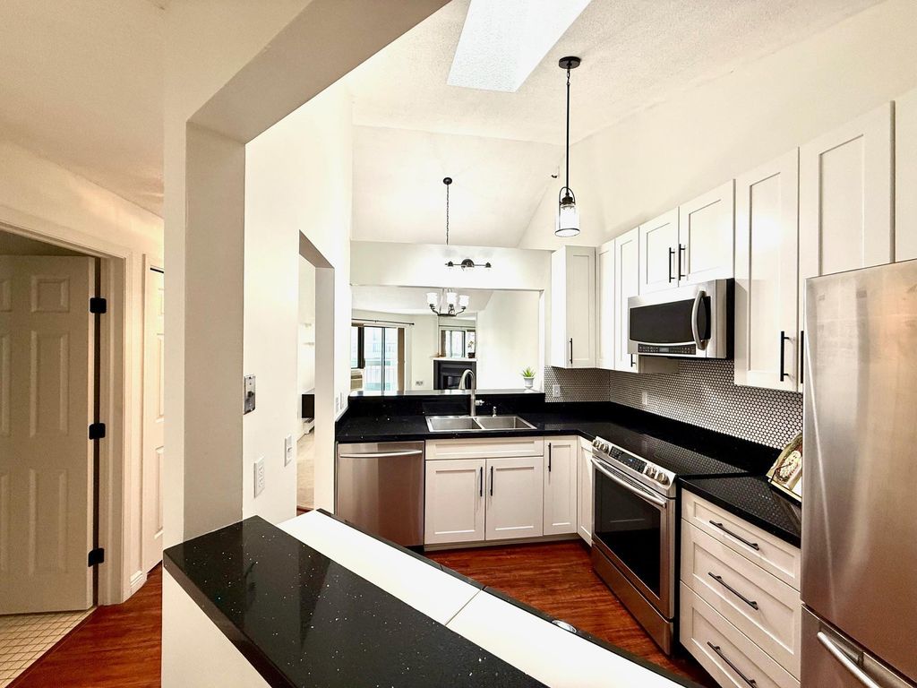 Photo of 7605 Edinborough Way #6314, Edina, MN 55435 (MLS # 7000289)