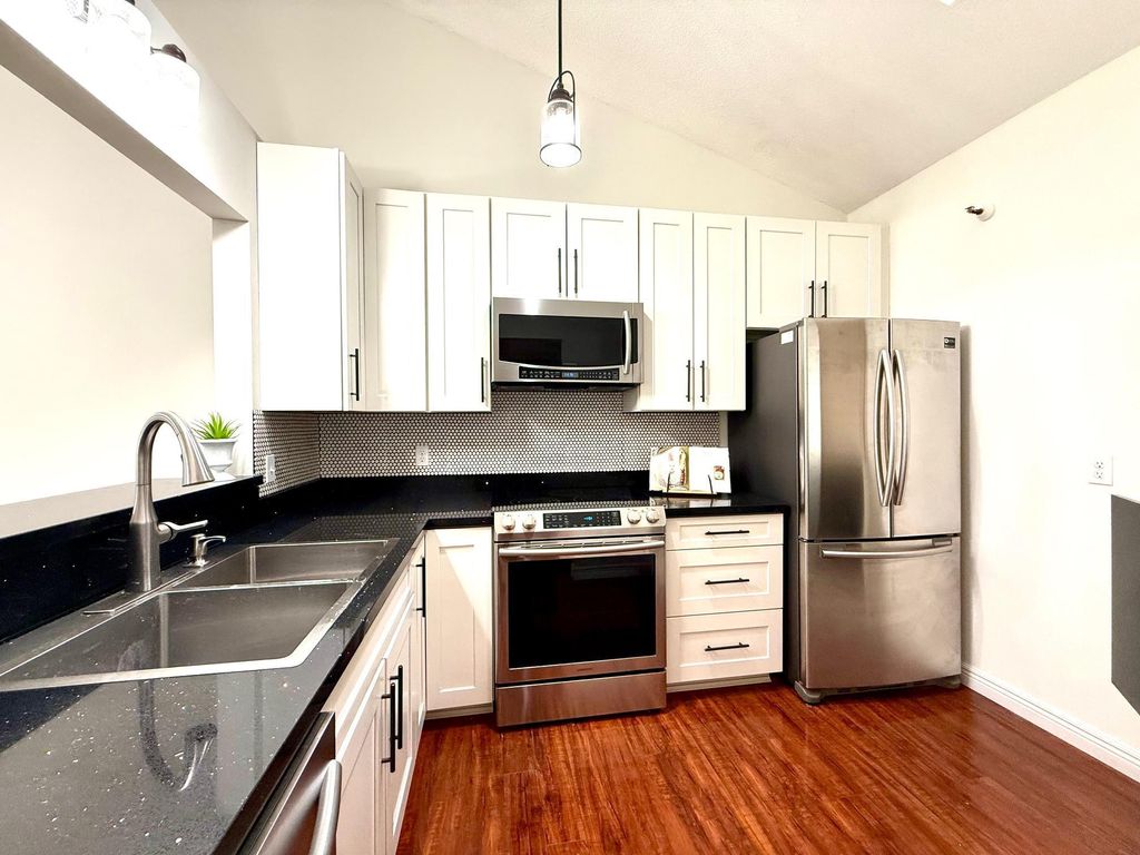 Photo of 7605 Edinborough Way #6314, Edina, MN 55435 (MLS # 7000289)