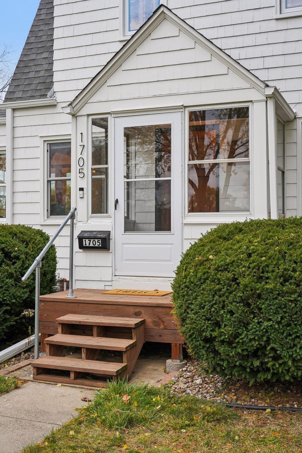 Photo of 1705 Ivy Avenue E, Saint Paul, MN 55106 (MLS # 6826390)