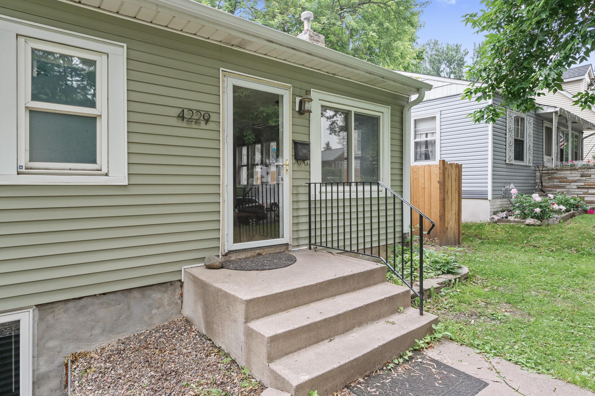 4229 5th Street NE