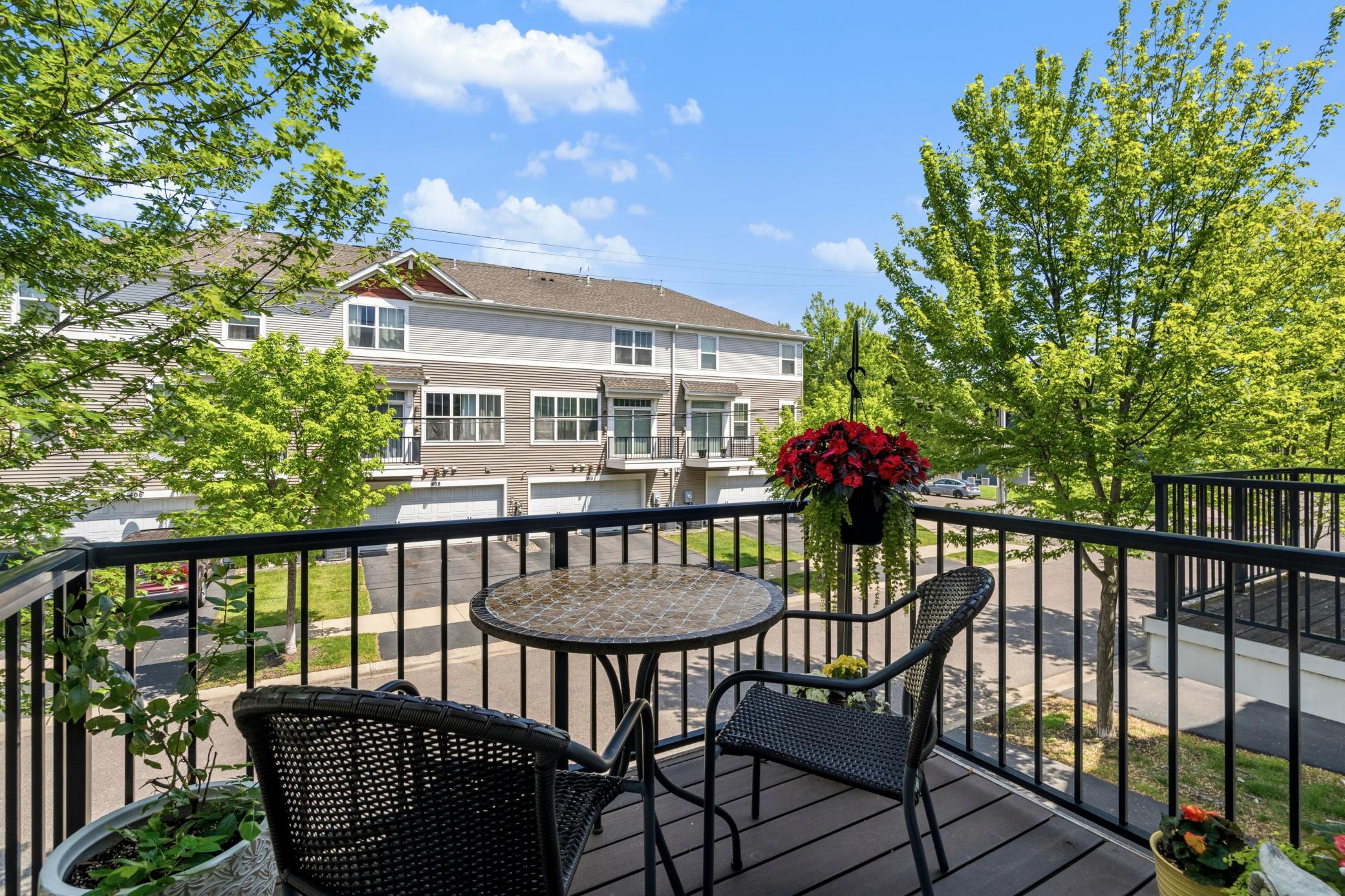407 NE Lookout Place NE 407